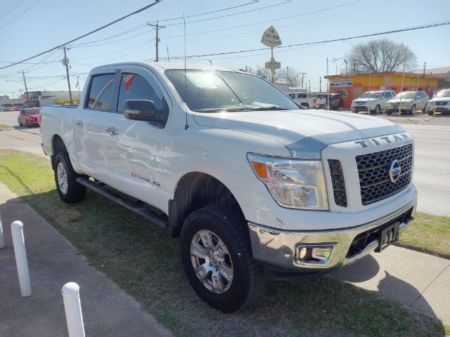 2019 Nissan Titan SV Crew Cab 4WD