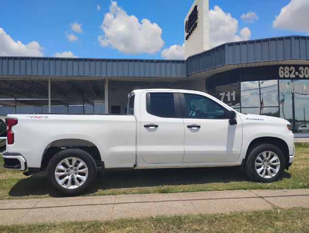 2021 Chevrolet Silverado 1500 4WD Double Cab Standard Bed Custom