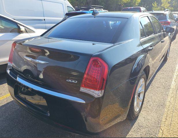 2016 Chrysler 300 Limited