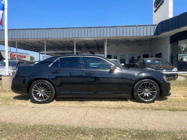 2013 Chrysler 300C John Varvatos Limited Edition