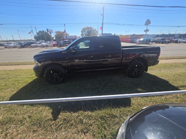 2018 RAM 1500 4WD V8 CREW CAB 5.7L NIGHT
