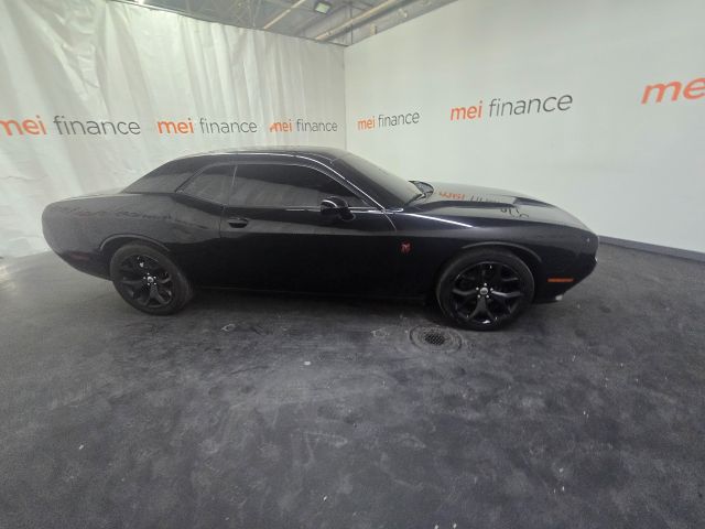 2016 Dodge Challenger SXT's photo