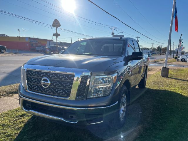 2017 Nissan TITAN SV