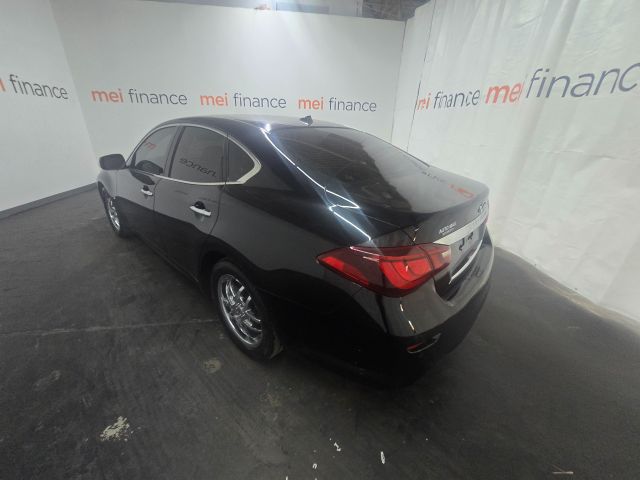 2017 INFINITI Q70 3.7