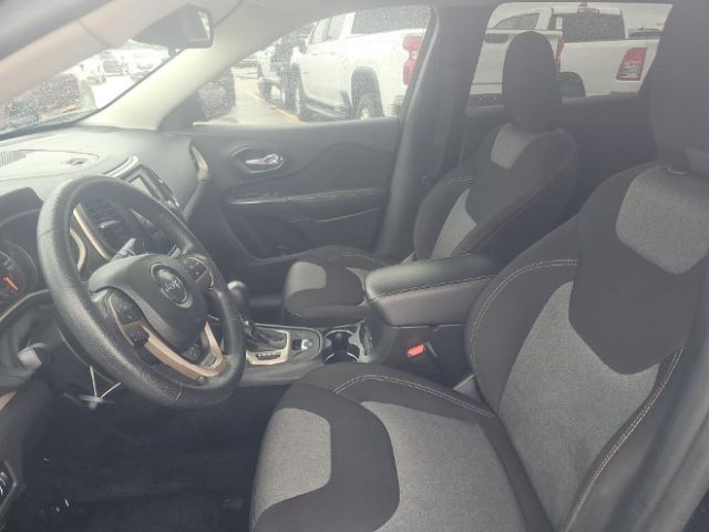 2016 Jeep Cherokee Sport
