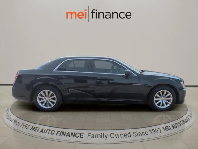 2014 Chrysler 300 2WD V6 4D