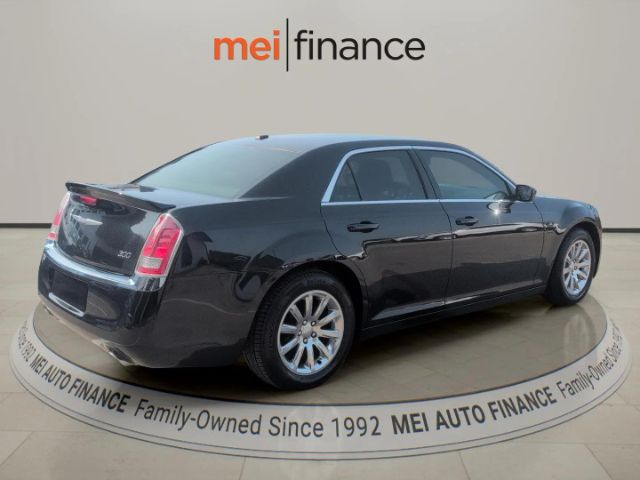2014 Chrysler 300 2WD V6 4D