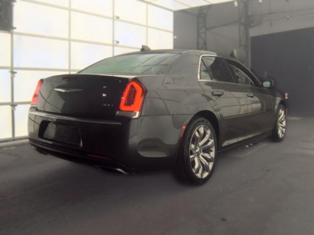2018 Chrysler 300 Touring